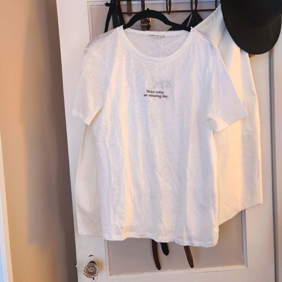 Zara Graphic T-shirt - Picture 1 of 3